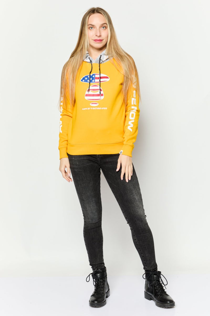 Aape BY *A BATHING APE® هودي نسائي بأكمام طويلة وشعار مطرز، مجموعة صفراء - Image 4